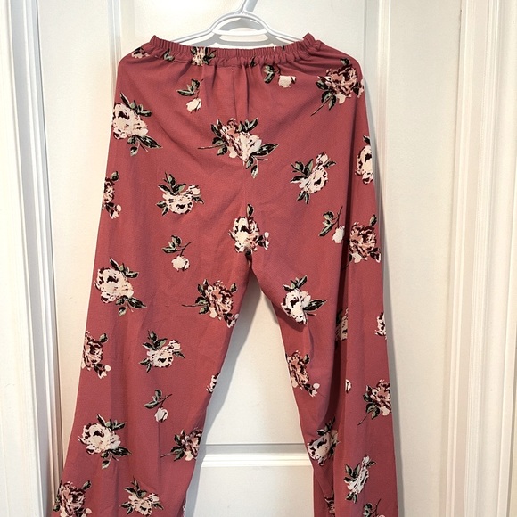 Pink flowy pants with flowers - Picture 2 of 2